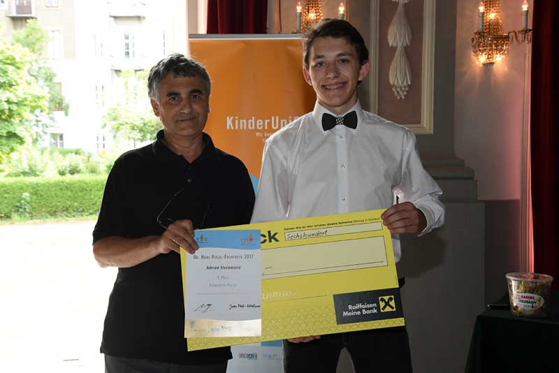 Heimo Hergan mit dem 1. Preis für Physik